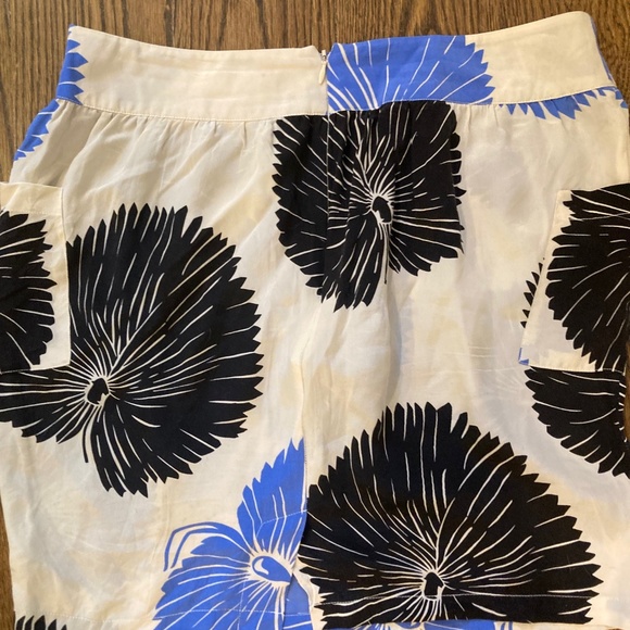Silence + Noise 100% Silk Skirt Size L Blue Black Flower Pattern w/pockets - Picture 2 of 4